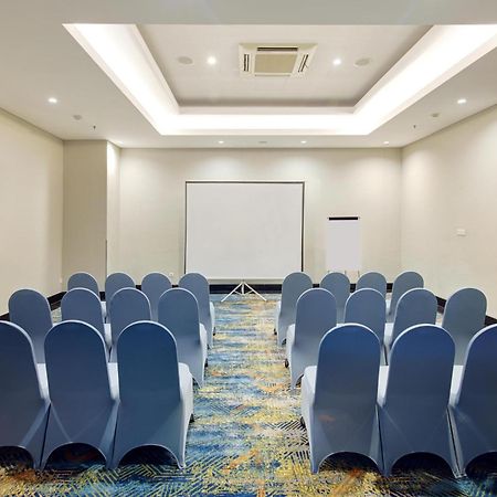 Aston Inn Pantai Losari Макасар Екстер'єр фото