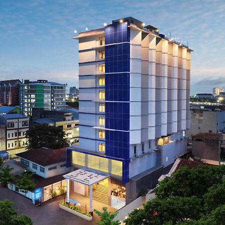 Aston Inn Pantai Losari Макасар Екстер'єр фото