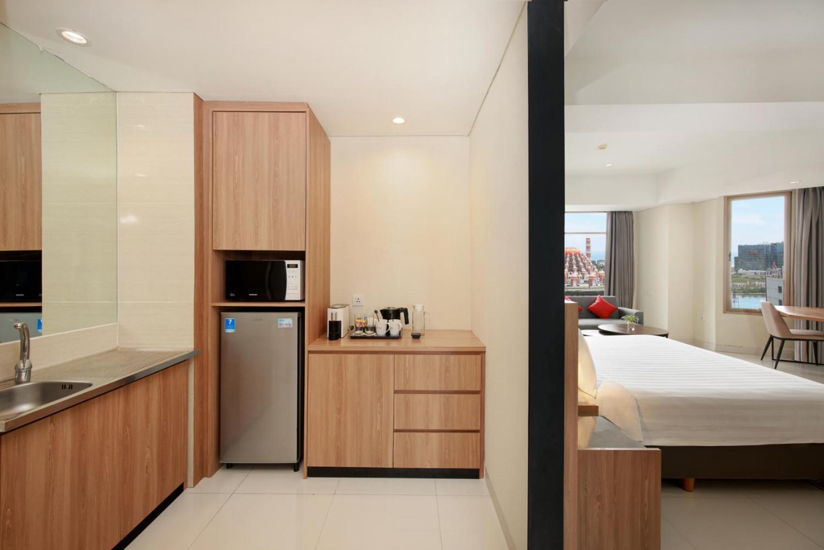 Aston Inn Pantai Losari Макасар Екстер'єр фото