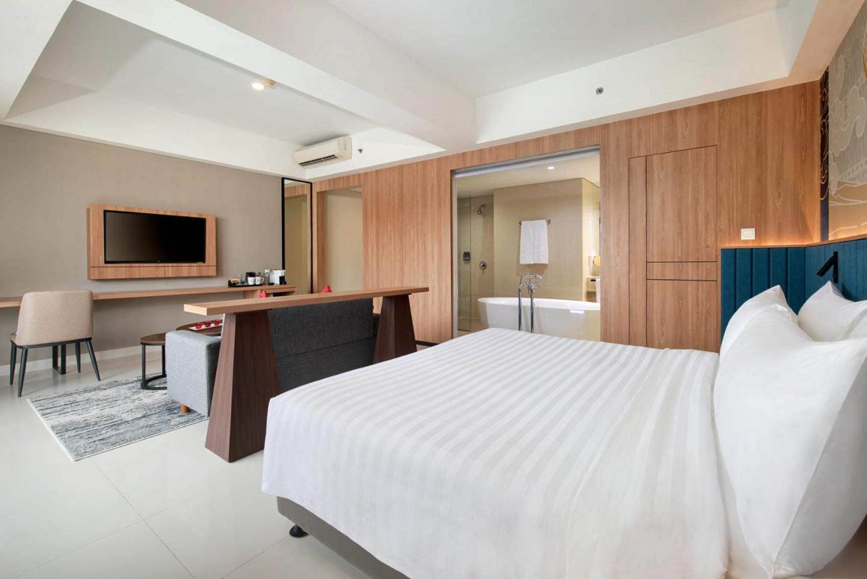 Aston Inn Pantai Losari Макасар Екстер'єр фото