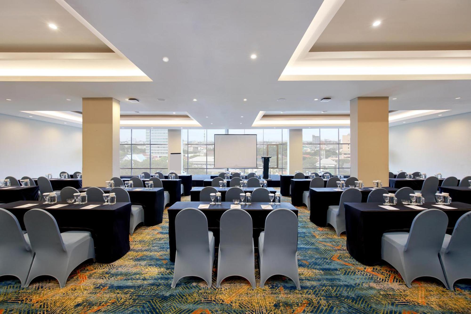 Aston Inn Pantai Losari Макасар Екстер'єр фото