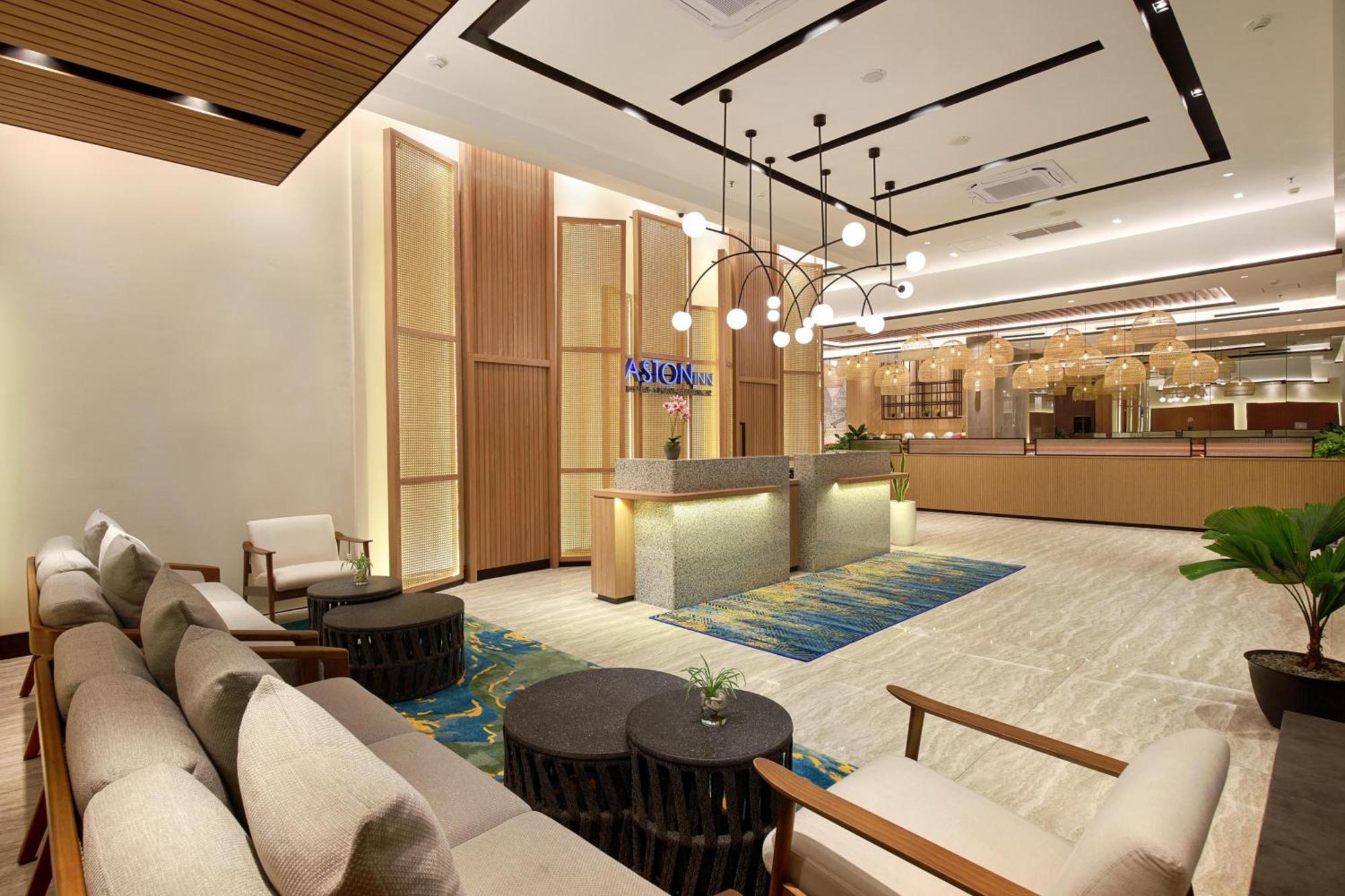 Aston Inn Pantai Losari Макасар Екстер'єр фото